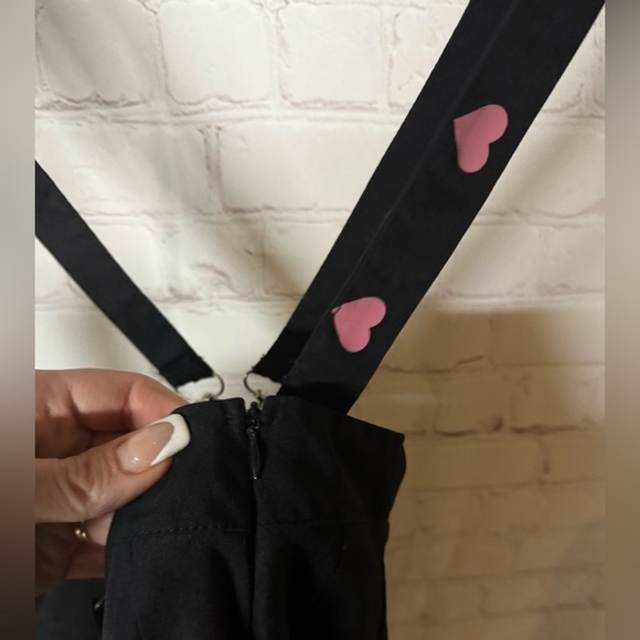 ROMWE Black Pleated Skater Skirt with Cute Pink Heart Suspenders – Size 8/10 - Picture 5 of 6